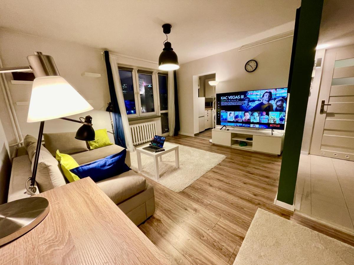 Holiday Metro Fast Wifi Tv'70 Netflix Hbo Appletv Warsaw Exterior photo
